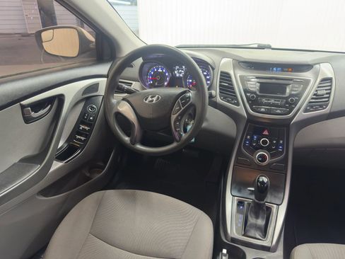 Used 2014 Hyundai Elantra SE image 14