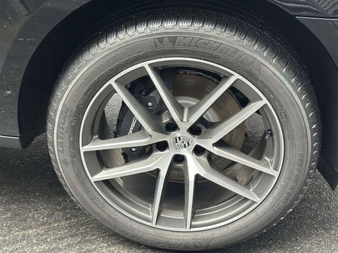 New 2026 Porsche Macan AWD/4WD image 10