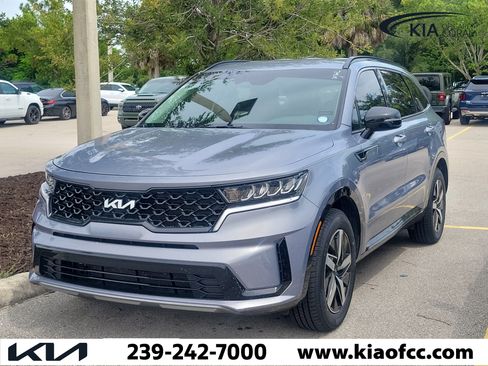 Certified 2022 Kia Sorento S FWD image 3