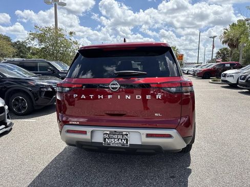 Used 2024 Nissan Pathfinder SL FWD image 5