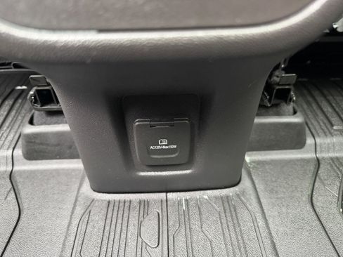 Used 2022 GMC Terrain SLT w/ Infotainment Package II image 11