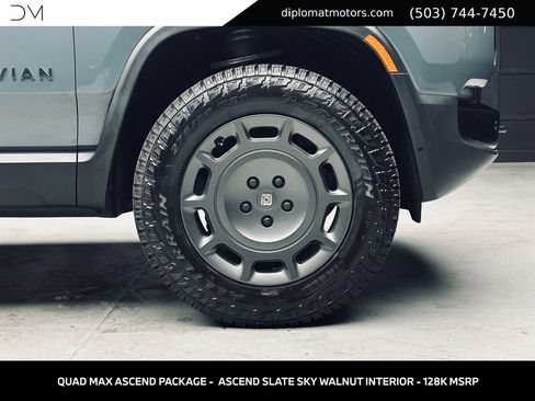 Used 2026 Rivian R1S Premium AWD/4WD image 45