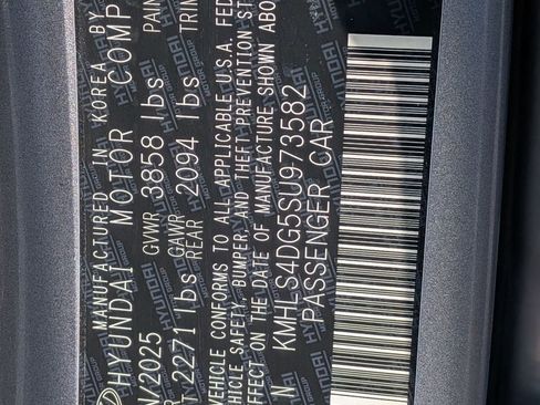 Used 2025 Hyundai Elantra SEL image 29