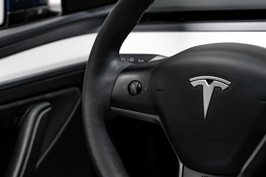 Used 2023 Tesla Model Y Long Range AWD/4WD image 23