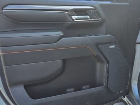 Used 2025 GMC Sierra 2500 AT4 w/ AT4 Premium Plus Package AWD/4WD image 8