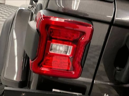 Used 2021 Jeep Wrangler Unlimited Rubicon w/ LED Lighting Group AWD/4WD image 32