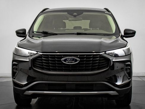 Used 2024 Ford Escape SE w/ Class II Trailer Tow Package image 2