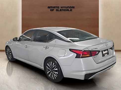 Used 2024 Nissan Altima 2.5 SV image 4