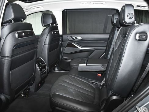 Used 2024 BMW X7 xDrive40i image 57