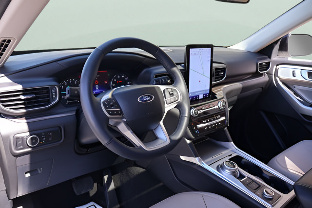 Certified 2023 Ford Explorer Limited w/ Limited Technology Package AWD/4WD image 13