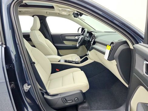 New 2026 Volvo XC40 B4 Plus w/ Climate Package image 14