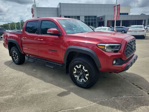 Used 2023 Toyota Tacoma TRD Off-Road w/ Technology Package AWD/4WD image 7