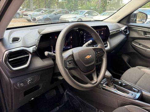 Used 2025 Chevrolet TrailBlazer LT image 28