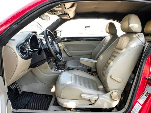 Used 2013 Volkswagen Beetle 2.0T FWD image 4