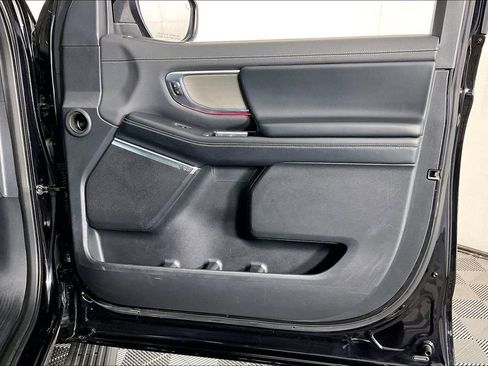 Used 2025 Ford Expedition Platinum image 26