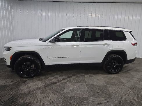 Used 2023 Jeep Grand Cherokee L Laredo AWD/4WD image 5