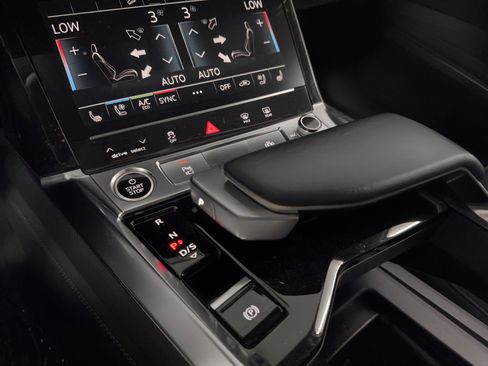 Used 2021 Audi e-tron Premium Plus w/ Premium Plus Package image 25