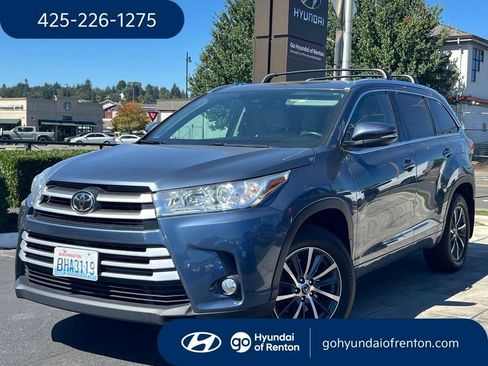Used 2017 Toyota Highlander XLE AWD/4WD image 1