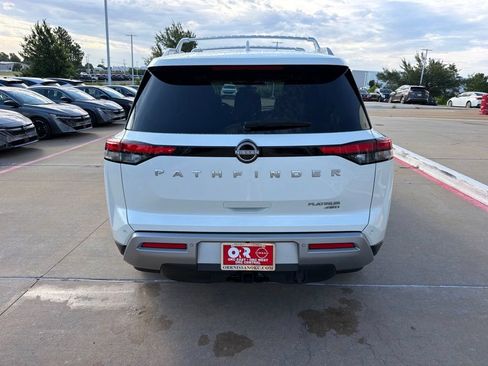 Used 2024 Nissan Pathfinder Platinum AWD/4WD image 4