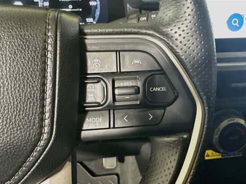 Used 2025 Toyota 4Runner TRD Off-Road Premium AWD/4WD image 17