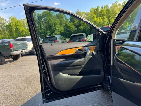 Used 2015 Lincoln MKX AWD w/ Equipment Group 102A image 9