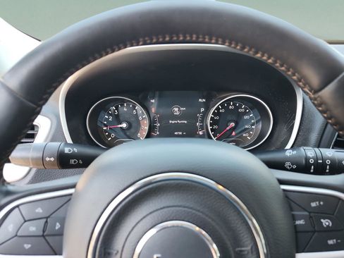 Used 2019 Jeep Compass Latitude w/ Popular Equipment Group image 11