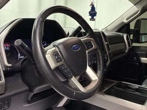 Used 2020 Ford F350 Lariat image 11