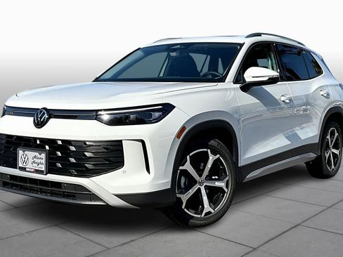 New 2026 Volkswagen Tiguan SE FWD image 1