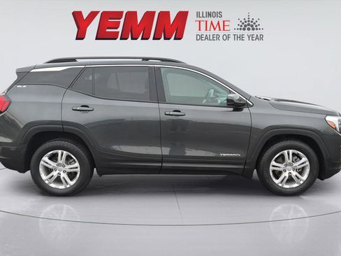 Used 2018 GMC Terrain SLE w/ Driver Convenience Package image 9