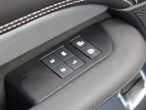 Certified 2025 Land Rover Discovery Dynamic SE image 15