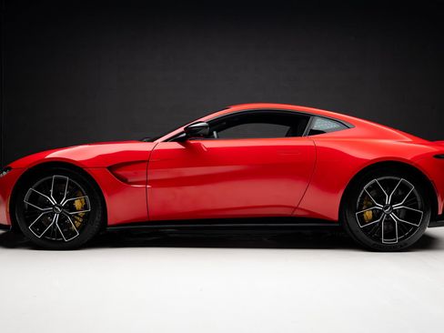 Used 2023 Aston Martin V8 Vantage Coupe RWD image 17