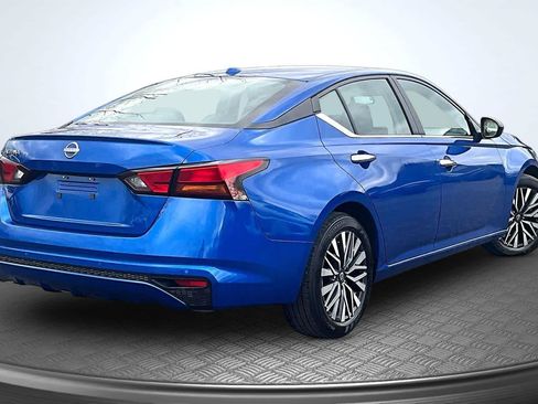 Used 2025 Nissan Altima 2.5 SV FWD image 1