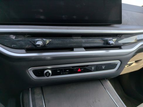 Certified 2024 BMW X7 xDrive40i image 18