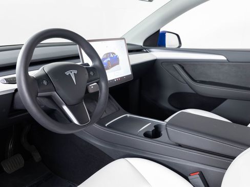 Used 2024 Tesla Model Y Long Range AWD/4WD image 14