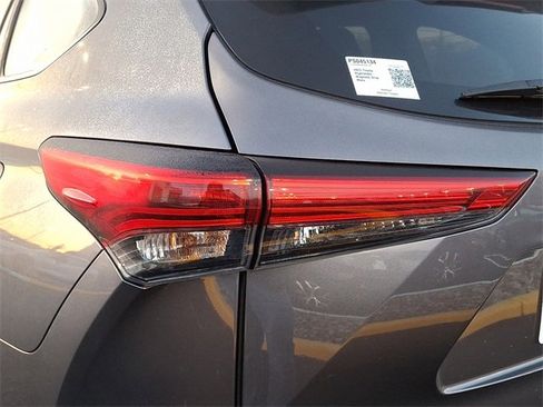 Certified 2023 Toyota Highlander XLE image 16