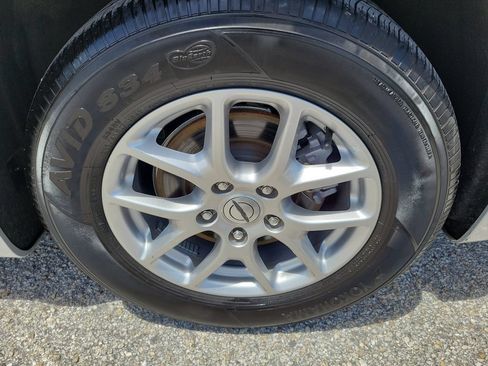 Used 2024 Chrysler Pacifica Touring-L FWD image 6