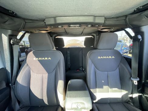Used 2014 Jeep Wrangler Unlimited Sahara w/ Connectivity Group image 19