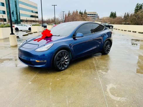 Used 2023 Tesla Model Y Performance AWD/4WD image 10