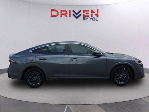 New 2026 Nissan Sentra SV w/ SV Convenience Package FWD image 3
