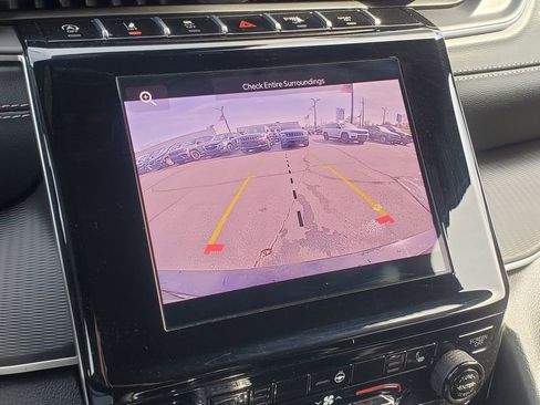 Used 2025 Jeep Grand Cherokee L Altitude AWD/4WD image 21