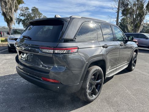 New 2025 Jeep Grand Cherokee Limited w/ Black Appearance Package image 9