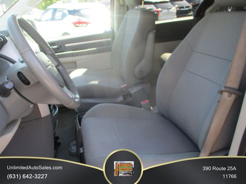 Used 2010 Dodge Grand Caravan Hero w/ Entertainment Group 1 FWD image 5