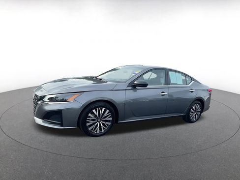 Used 2025 Nissan Altima 2.5 SV image 8