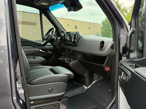 Used 2023 Mercedes-Benz Sprinter 2500 image 19