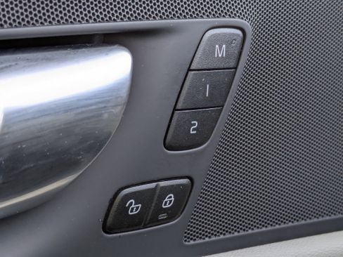 Used 2021 Volvo XC60 T5 Momentum w/ Protection Package Premier image 23