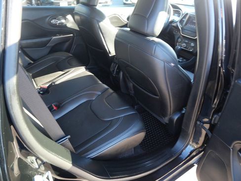 Used 2019 Jeep Cherokee Latitude Plus w/ Cold Weather Group image 24