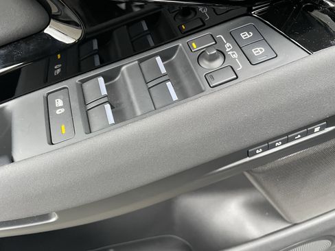 Certified 2024 Land Rover Range Rover Evoque S image 11