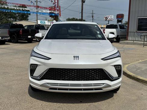 Used 2025 Buick Envista Avenir FWD image 2