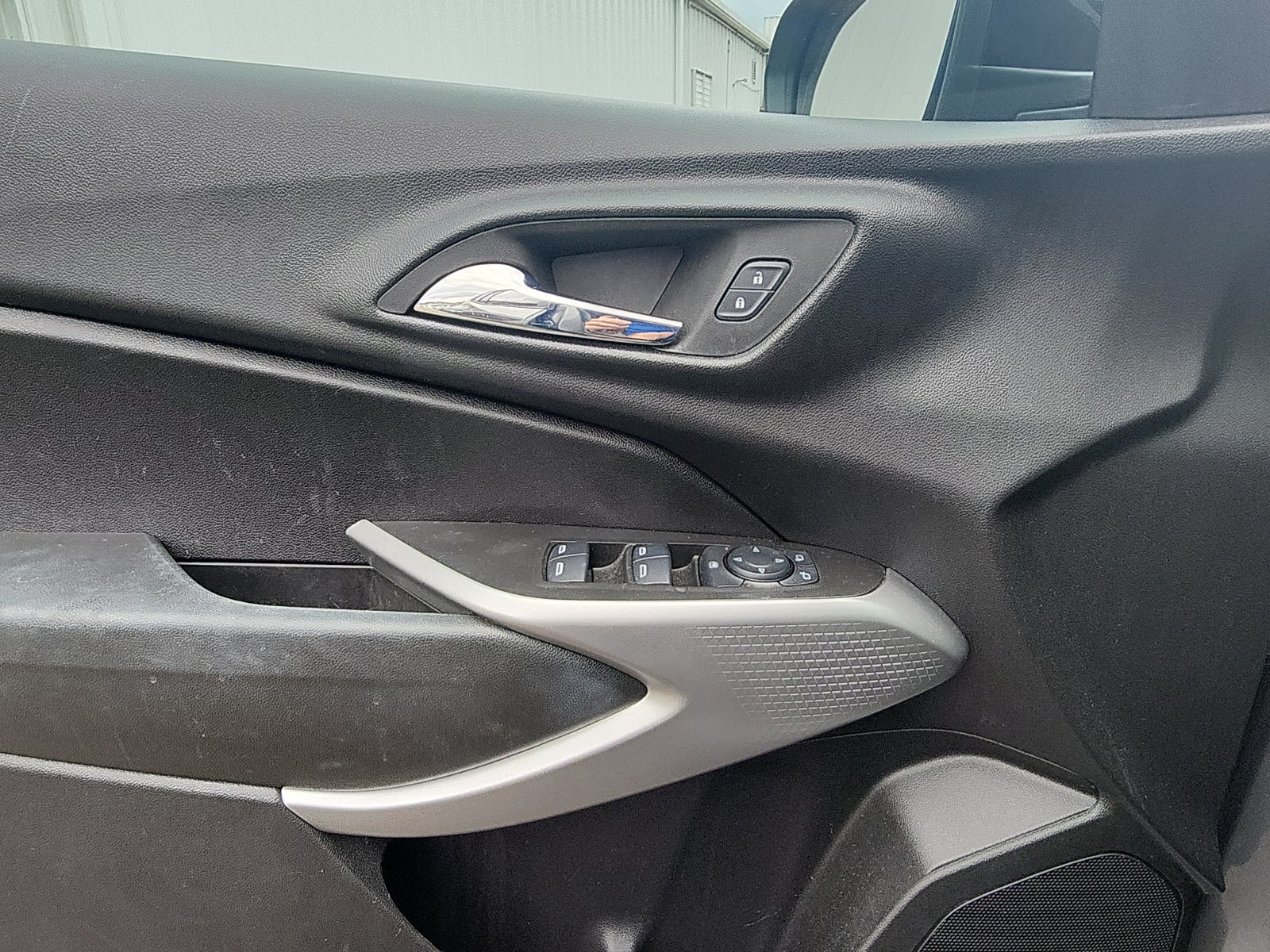 Used 2024 Chevrolet Trax RS FWD image 15