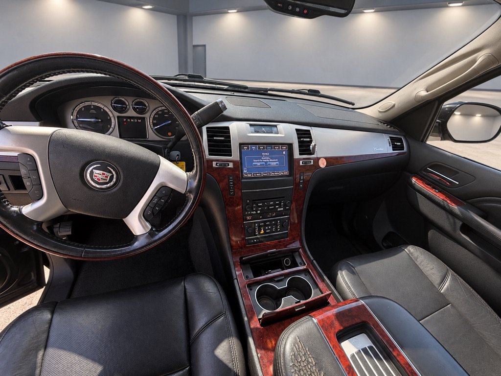 Used 2014 Cadillac Escalade Luxury AWD/4WD image 27